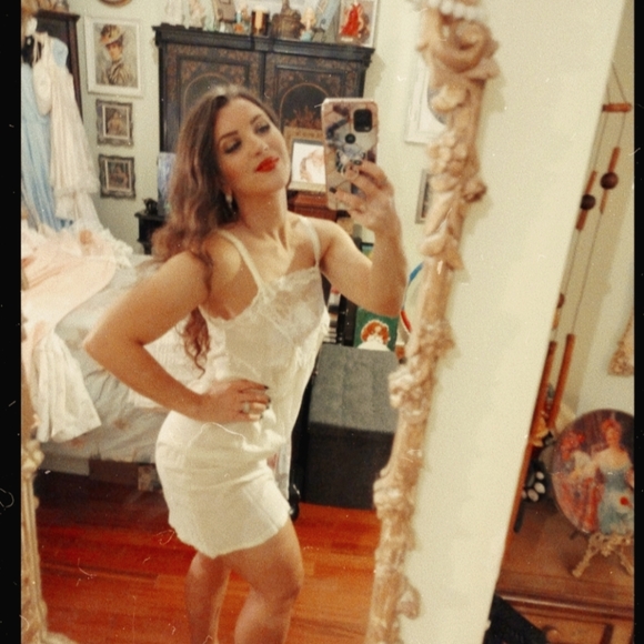 🍦Gorgeous 1950-1960 vintage linen slip dress/night gown. - Picture 4 of 6